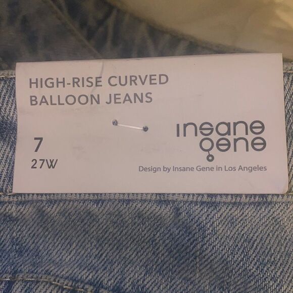 ✨ HIGH RISE CURVED BALLOON JEANS✨ - Picture 6 of 7